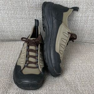 BOGS Elemental Comfort Osmosis Shoe Green and Black Size 7